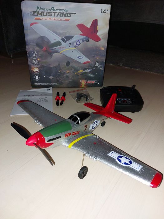Aeromodel Avion rc cu telecomanda P51