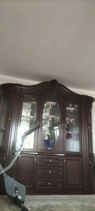 Продам   сервант