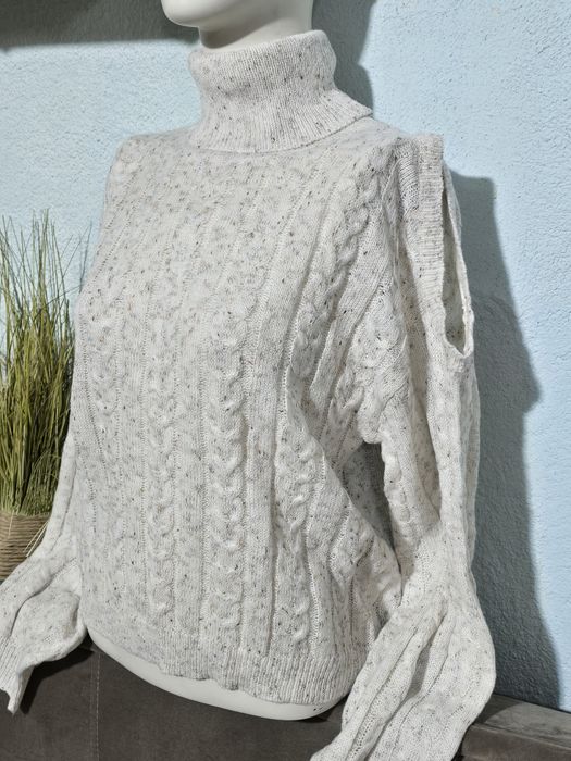 Plovar dama cu decupaje pe umeri