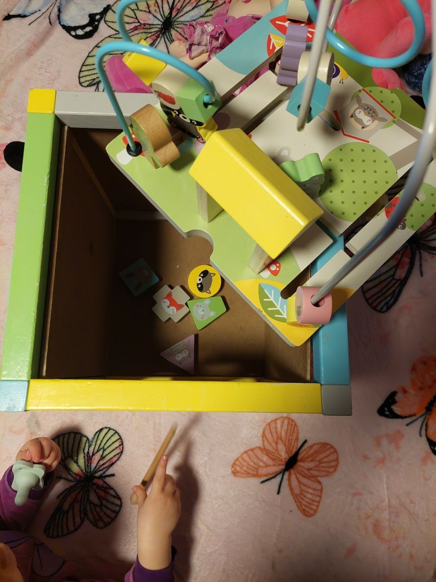 Vând cub activități varianta mare 30/30 cm ofer cadou cuburi moi bebe.