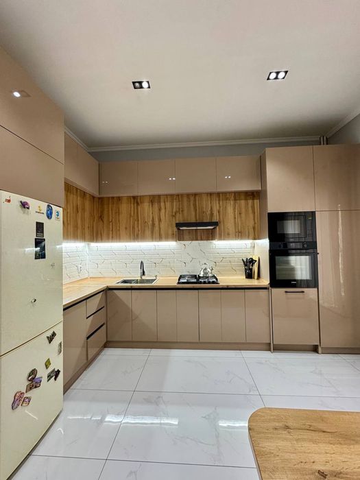 Олмос махалла Коттедж Сотилади Евроремонт 4-хона 2-санУзел Меб+Тех бор