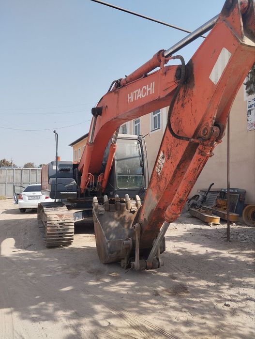 Ekskovator HITACHI