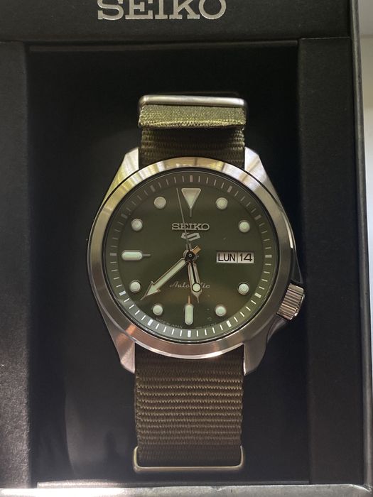 Наручные часы Seiko 5 Sports