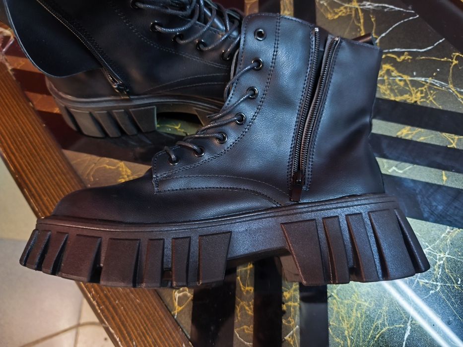 Дамски боти чисто нови