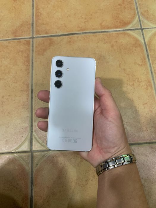 Samsung s24 ideal