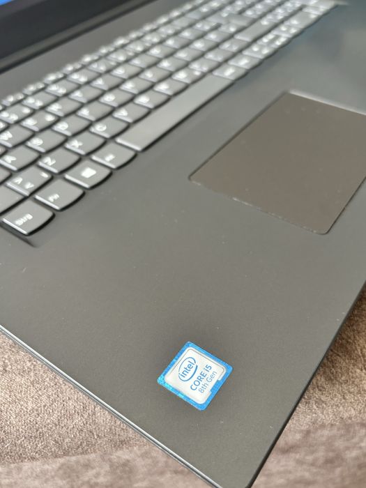 Lenovo 17,3 inch• procesor i5-8th gen• SSD 256 gb• stare foarte buna