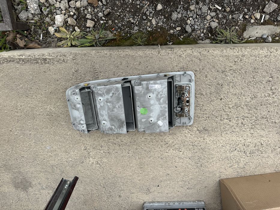 Плафон с конзола за Фолксваген Туаран!