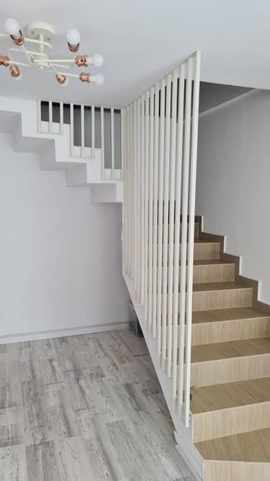 Scari metalice elegante! Porti, balustrade, scari suspendate etc