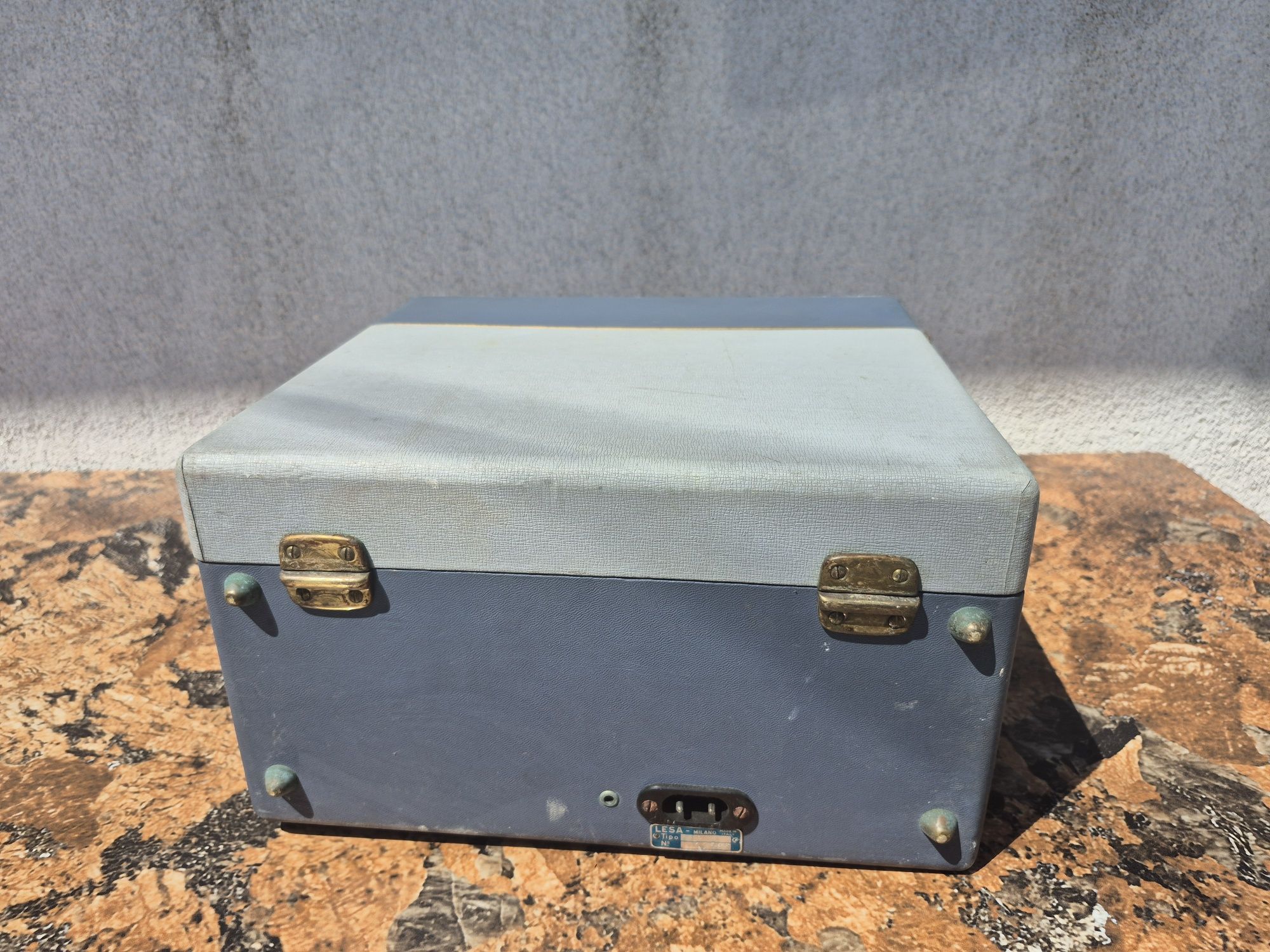 Vând magnetofon LESA ,model LS3,made in Italy