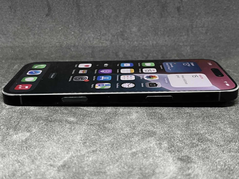 iPhone 16 Pro Max Black / 256GB / 100% Батерия / Като нов