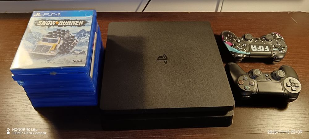 ‼️De vânzare Ps4 slim 512gb + 2 controller+8 Joc+ ventilator ‼️