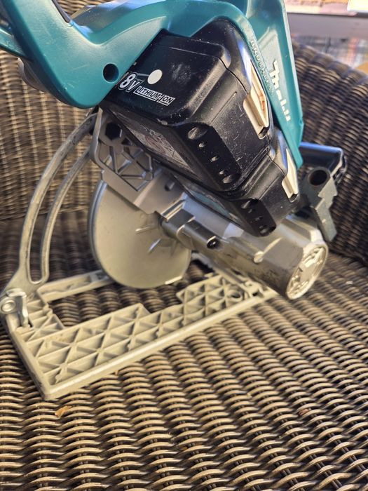 Circular Makita cu 2 acumulatori DRS780
