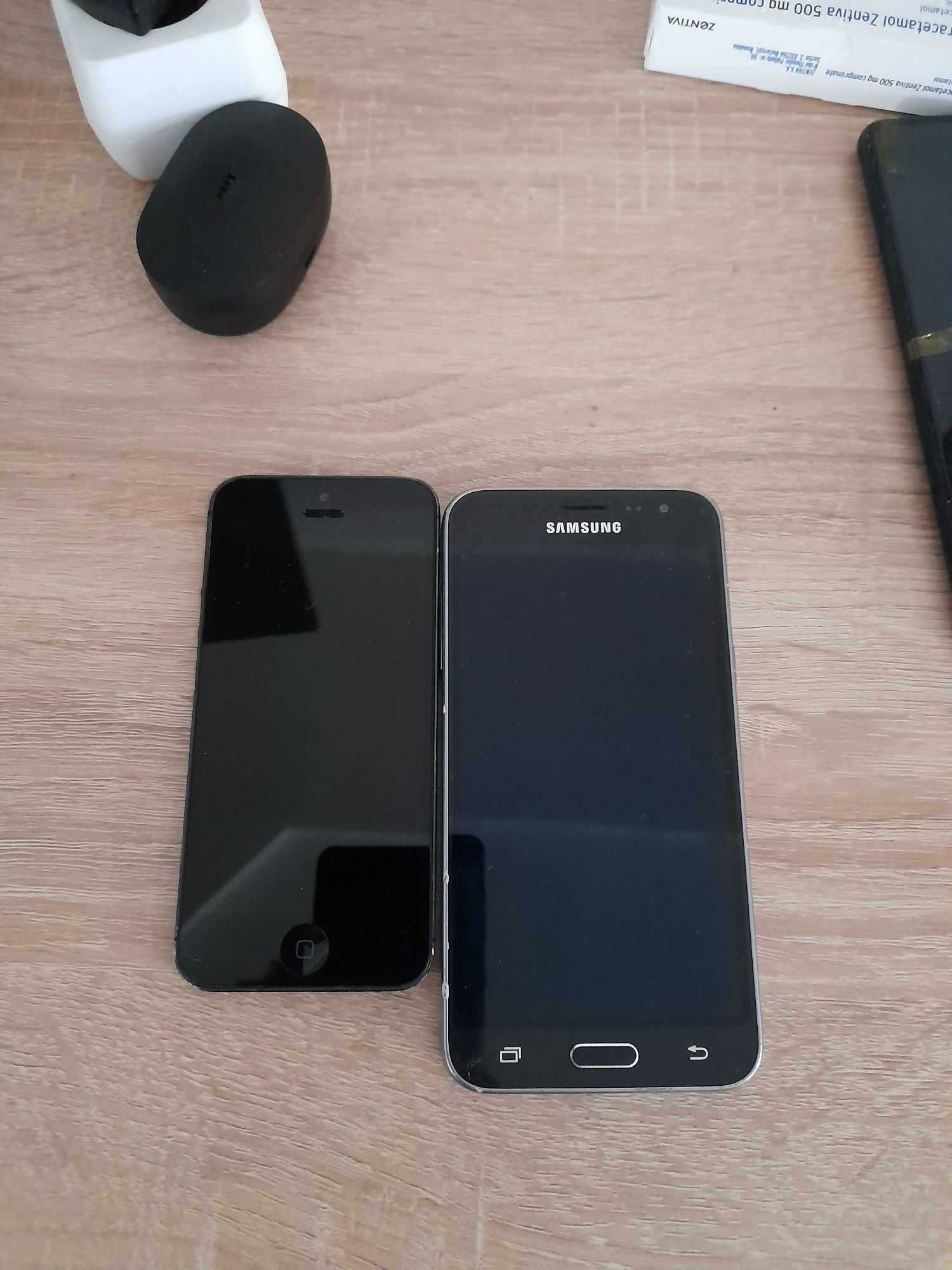 Vând Samsung J3,și IPhone 5s