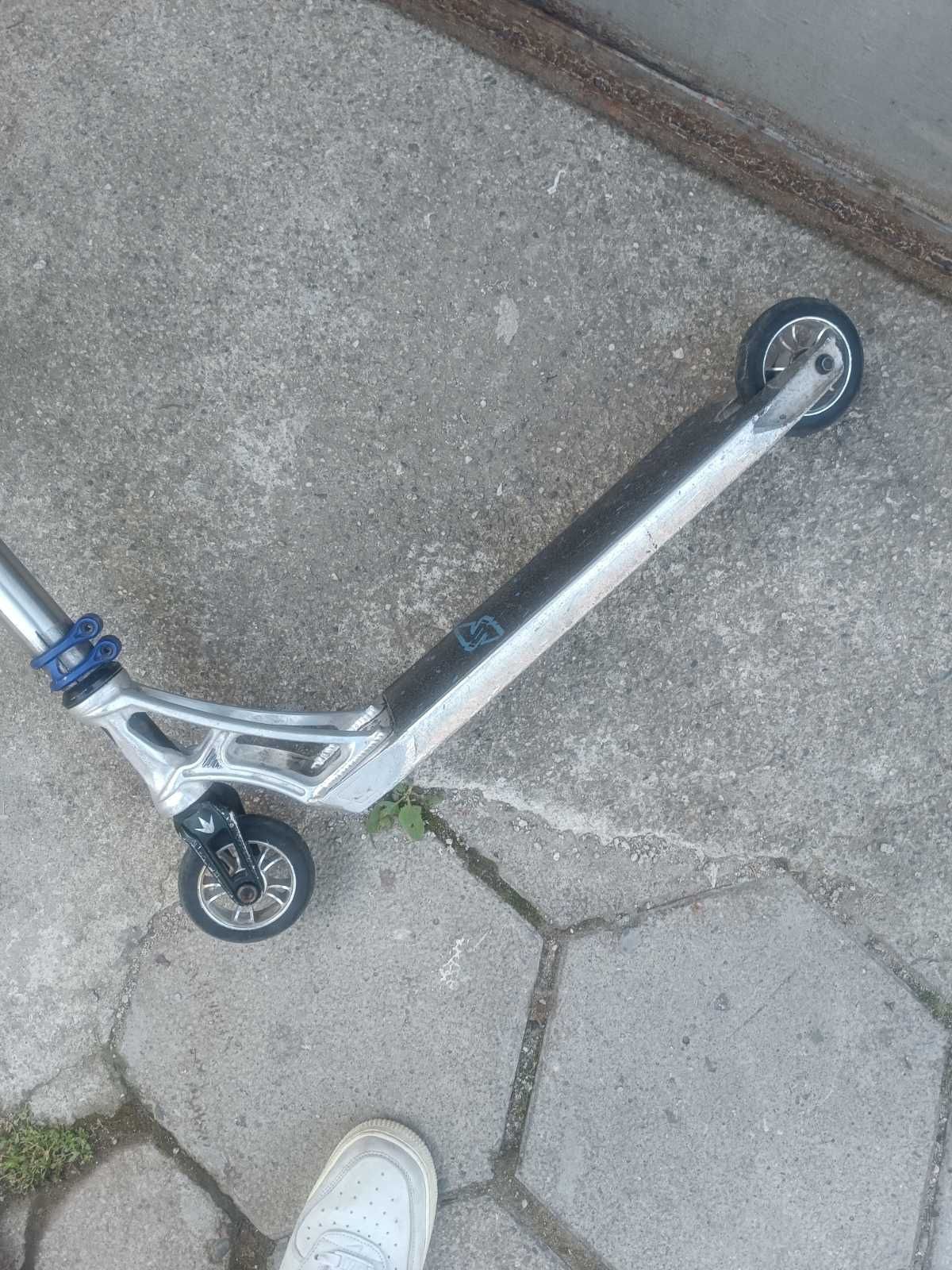 Продавам custom тротинетка за трикове
