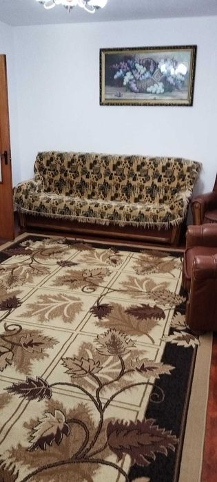 Închiriez apartament 3 camere