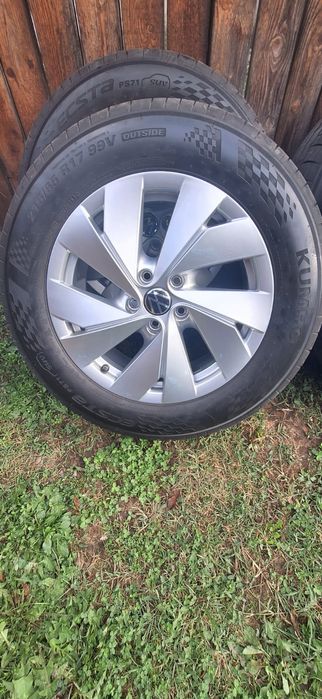 Vând roți vw tiguan noi cauciucuri de vară 215 65 r17 preț 4300 RON.