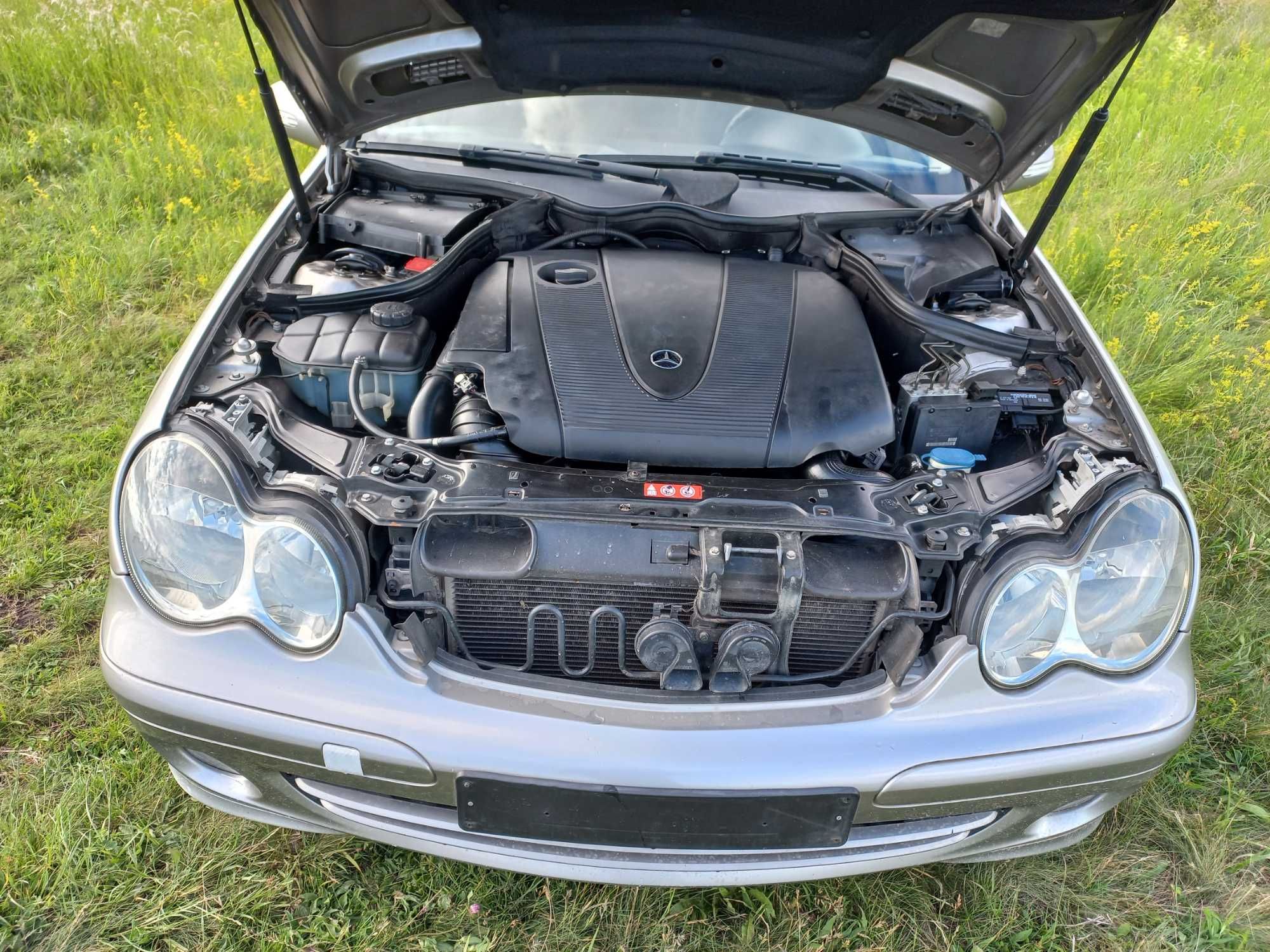 Dezmembrez Mercedes-Benz C Class W203 Facelift 2.2 CDI Euro 4.