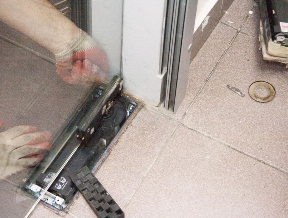 Ремонт и обслуживание душевых кабин и стеклянные двери механизмы