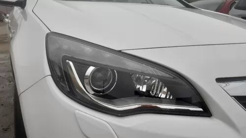 Far bixenon Opel Astra J 2014