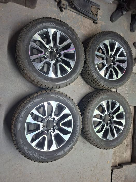 Шина зимние липучки в хорошем состоянии Yokohama б/у