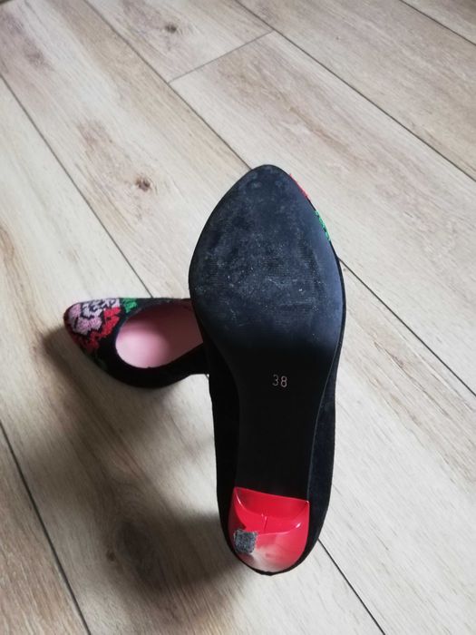 Vand pantofi si botine