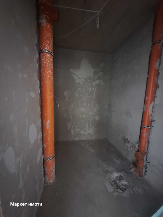 Три стаи с бокс, Била 1