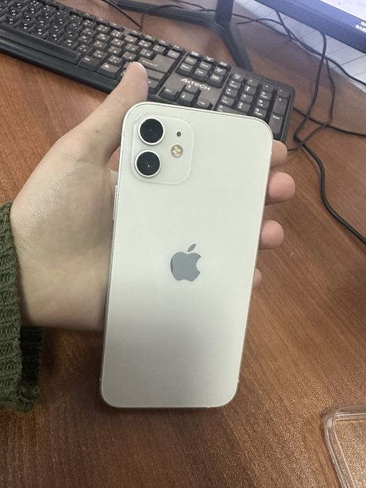 Iphone 12 белый.