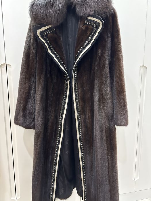 Продам шикарную шубу от итальянского дома моды FERRE