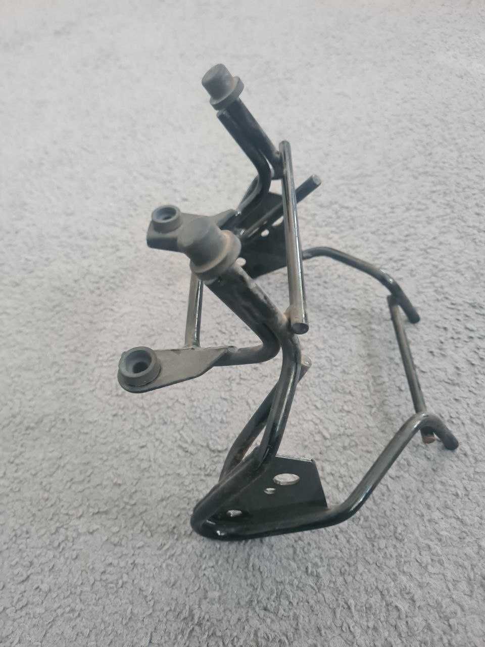 Стойка(рогатка) за предни фарове Honda CBF 600 2004 - 2007г