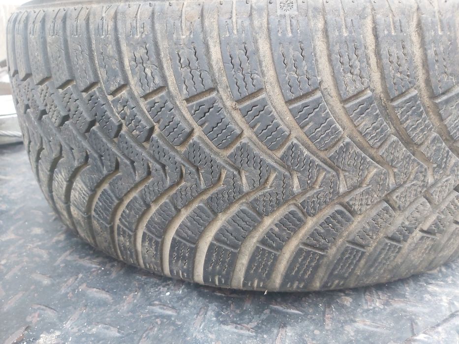 Зимни гуми 215 40 17 цола Falken