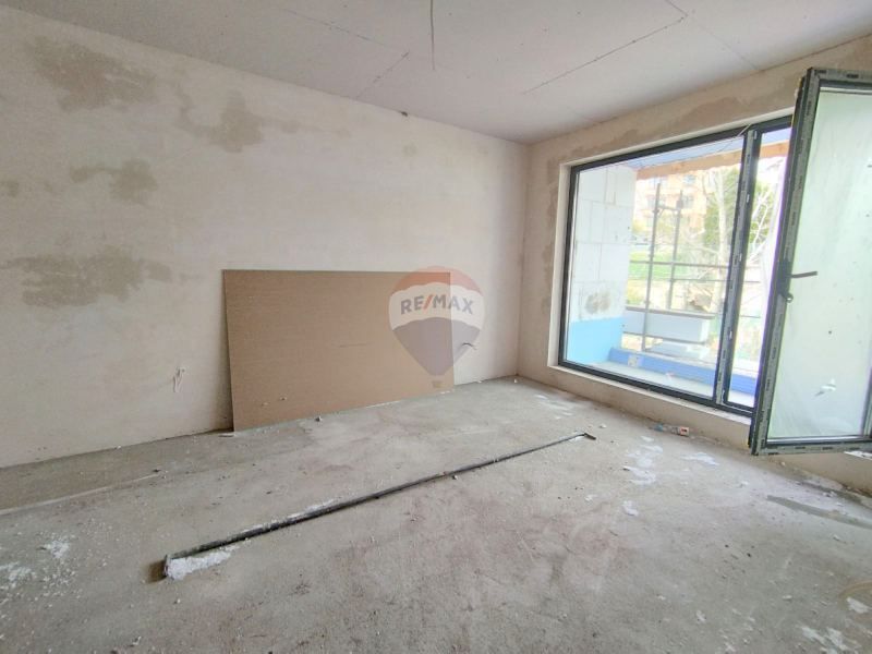 Продава се Многостаен апартамент в Варна, Виница - 237 кв.м за 1055 €/кв.м - Снимка #2