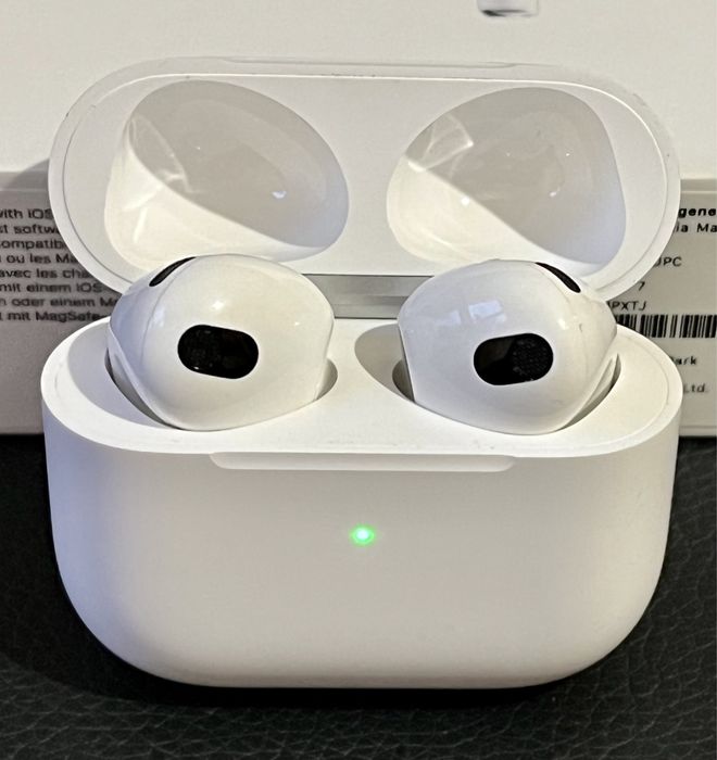 Apple AirPods (3rd generation) with MagSafe Charging Case