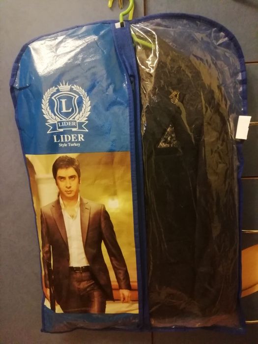 Продам костюм школьный