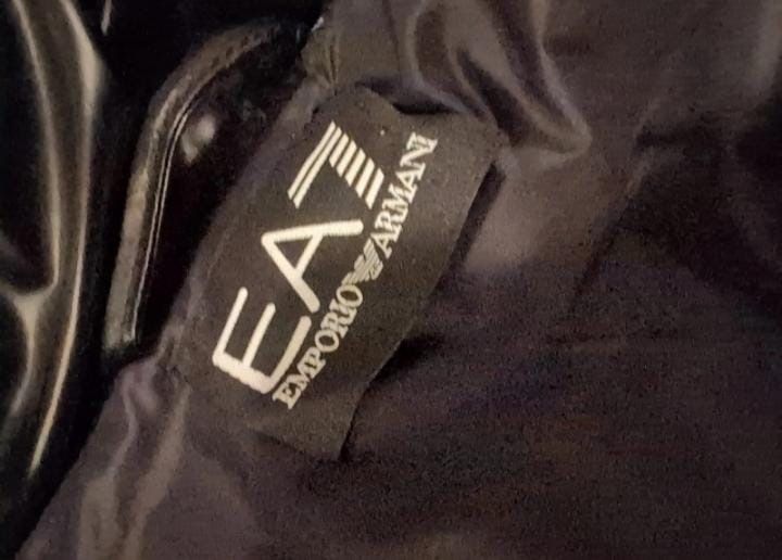 Geaca Emporio Armani cu certificat de autenticitate