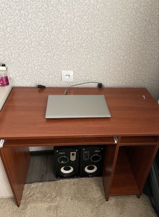 Продам компьютерный стол