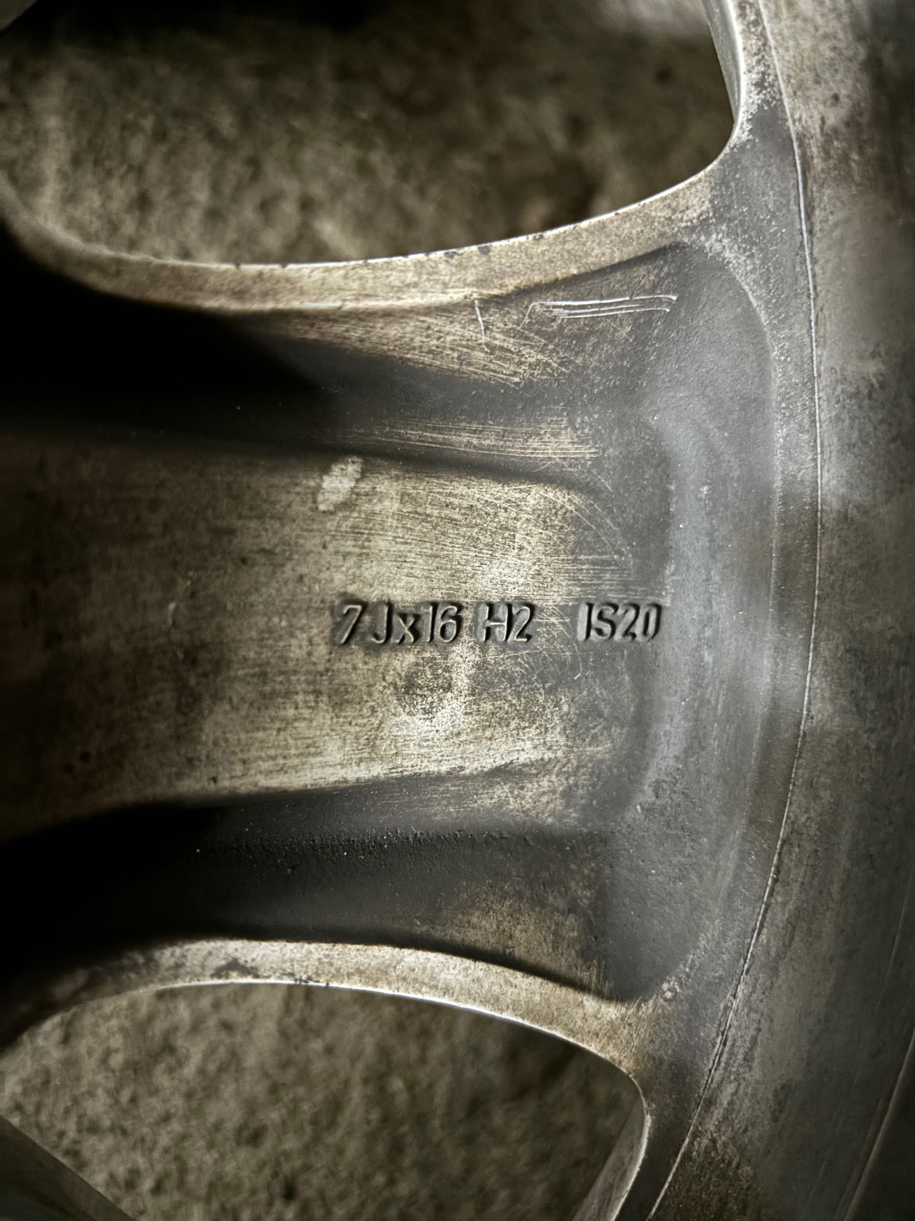 Джанти с гуми BMW 16” Стил 115 / 5x120 / ET20