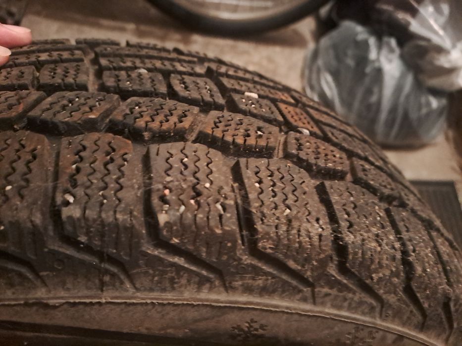 Продам зимнюю шину состояние как новая 1 шт 175/65/14