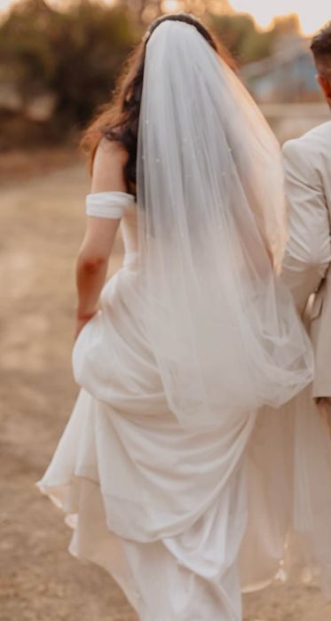 Rochie de mireasa + voal lung cu perlute + tiara Selebry