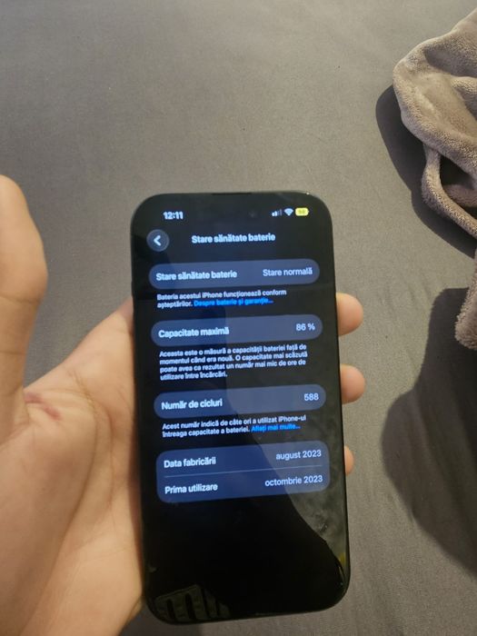 Vând. iPhone 15 .