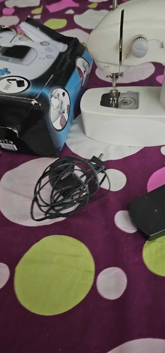 mini masina de cusut  electrica  Sew Whiz model