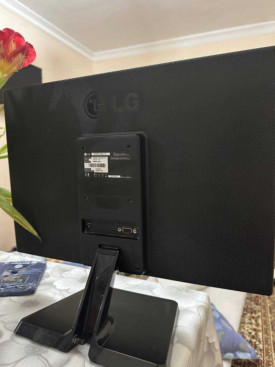 Продам монитор LG E1945CW (19")