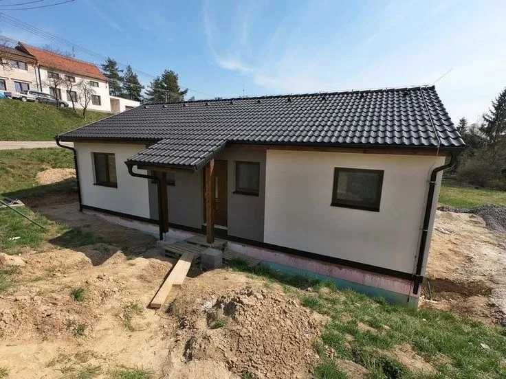 Vand case pe structura metalica