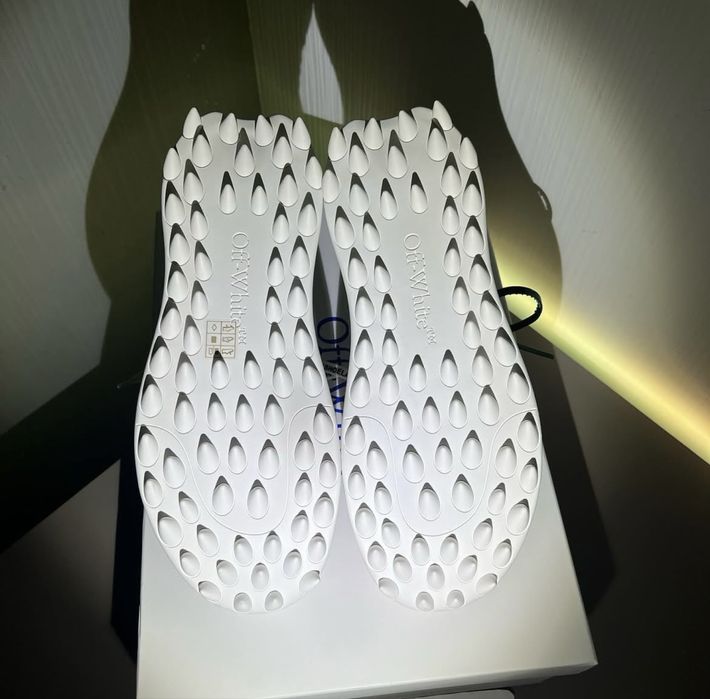 Adidasi off white out off off office