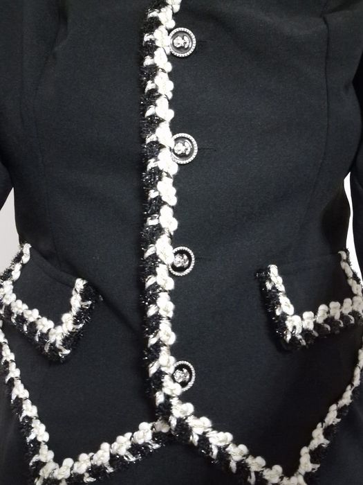 Costum de femei elegante