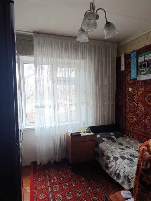 Гулабот 3 хоналик гиштли домда квартира сотилади