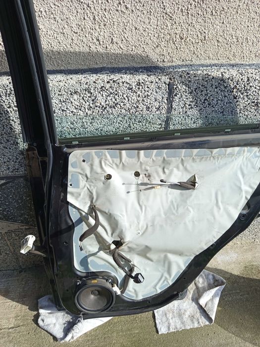 Задна дясна врата