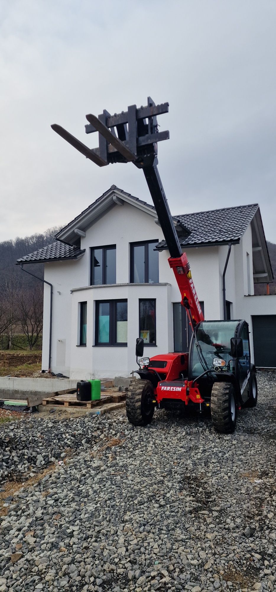Închiriez manitou