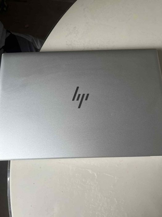Laptop HP și Acer