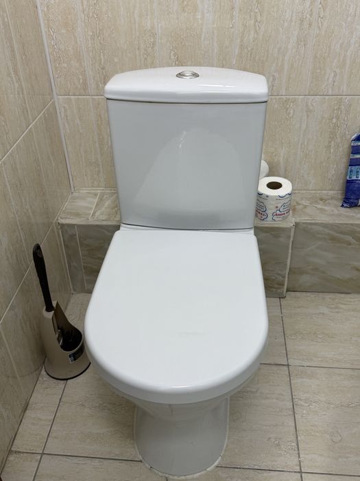 УНИТАЗ и РАКОВИНА в отличном рабочем состоянии