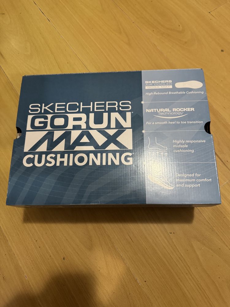 Обувки skechers нови